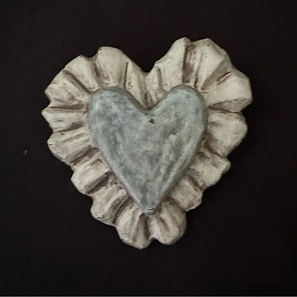 🌷Vintage Hand Crafted Painted Heart Pin Brooch